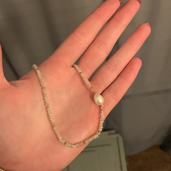 ⭐️PERFECT CONDITION WHITE PEARL AND BESD NECKLACE - Picture 3 of 3